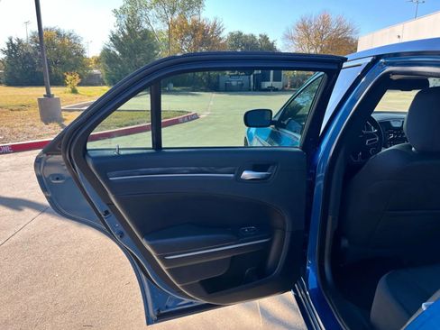 Used 2021 Chrysler 300 Touring w/ Driver Convenience Group RWD image 23