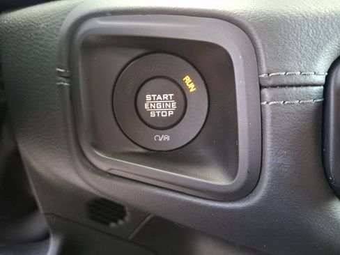 Used 2025 Jeep Wrangler Unlimited Sahara w/ Safety Group image 22