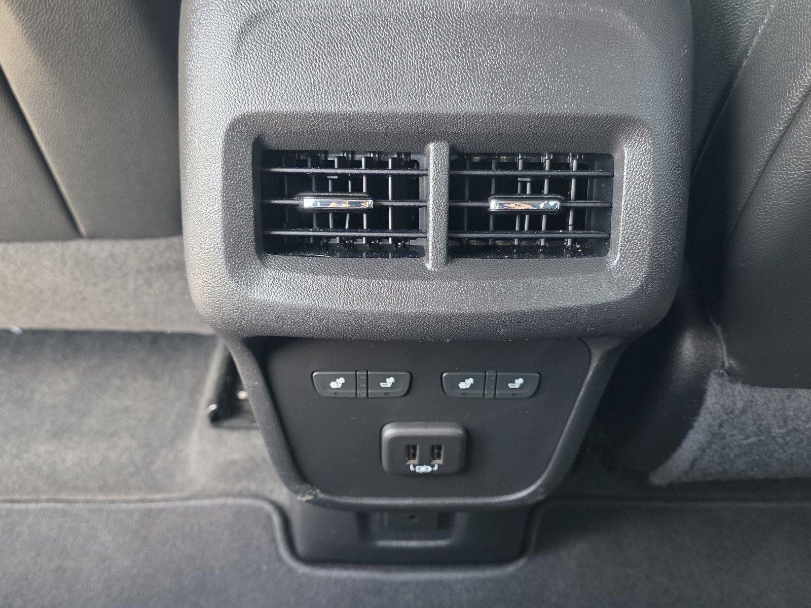 Used 2023 Chevrolet Equinox Premier AWD/4WD image 27