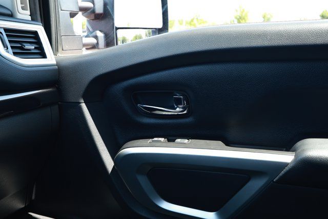 Used 2018 Nissan Titan SV w/ SV Convenience Package AWD/4WD image 28