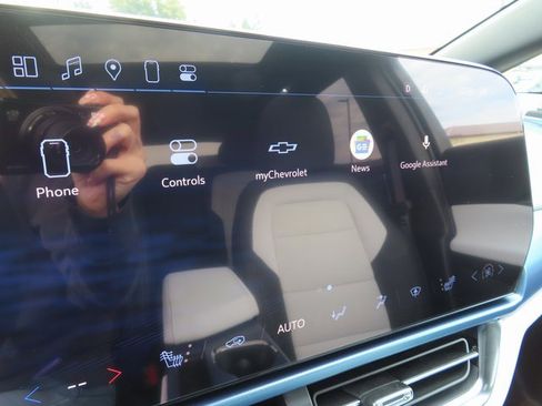 Certified 2025 Chevrolet Equinox EV LT w/ Convenience Package image 20