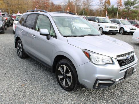 Used 2017 Subaru Forester 2.5i Premium w/ All-Weather Package image 4