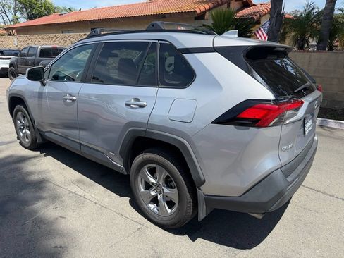 Used 2022 Toyota RAV4 LE AWD/4WD image 10
