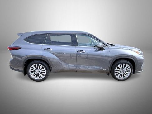 Used 2024 Toyota Highlander Platinum AWD/4WD image 4