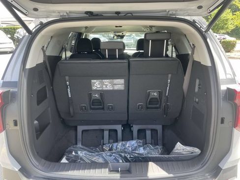 New 2026 Kia Carnival EX FWD image 15