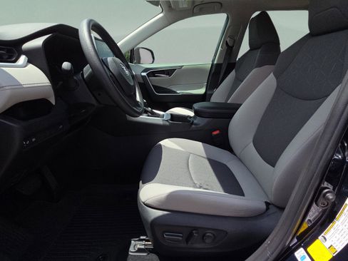Certified 2025 Toyota RAV4 XLE w/ Convenience Package FWD image 10