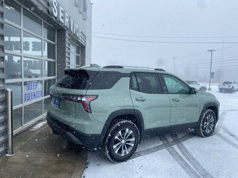 Used 2025 Chevrolet Equinox LT w/ Convenience Package II image 3