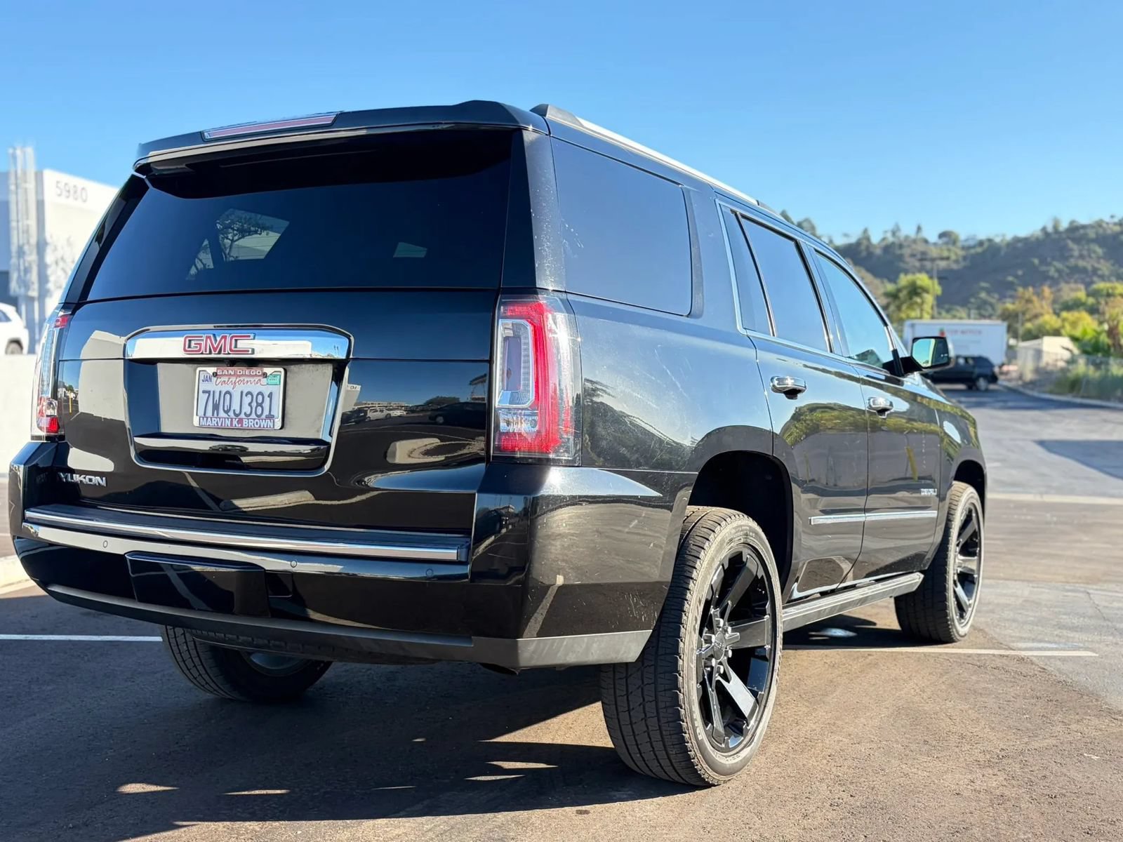 Used 2017 GMC Yukon Denali w/ Open Road Package RWD image 11