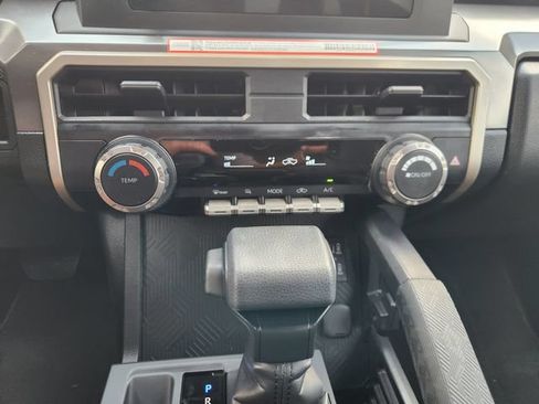Certified 2025 Toyota Tacoma SR5 AWD/4WD image 19