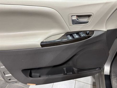 Used 2017 Toyota Sienna XLE w/ XLE Navigation Package image 8