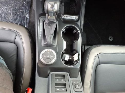 New 2025 Ford Bronco Outer Banks image 9