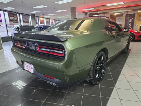Used 2018 Dodge Challenger SXT w/ Blacktop Package image 4