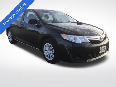 Used 2012 Toyota Camry LE image 3