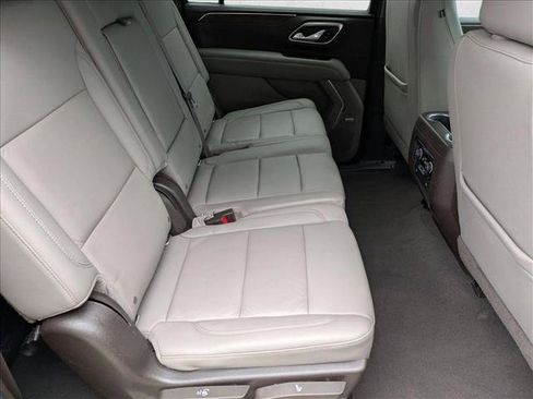 Used 2021 Chevrolet Suburban Z71 w/ Z71 Signature Package AWD/4WD image 22