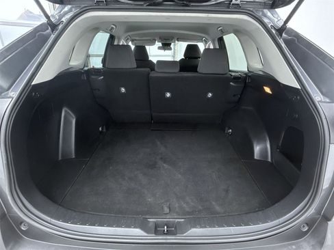 Used 2021 Toyota RAV4 XLE image 41