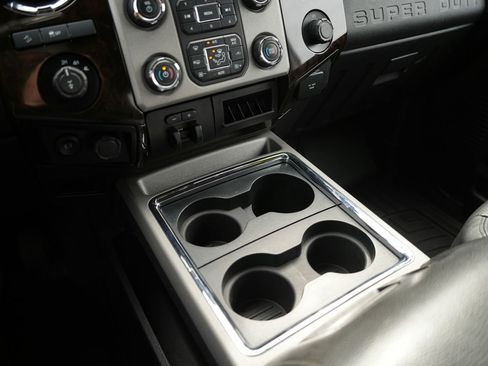 Used 2016 Ford F250 Platinum w/ Platinum Package image 22