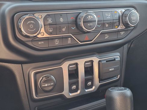 Used 2019 Jeep Wrangler Sport AWD/4WD image 8