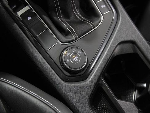 Certified 2024 Volkswagen Tiguan SE R-Line image 15