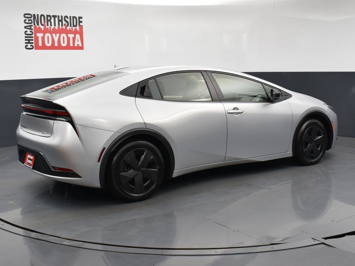 Used 2025 Toyota Prius LE FWD image 4