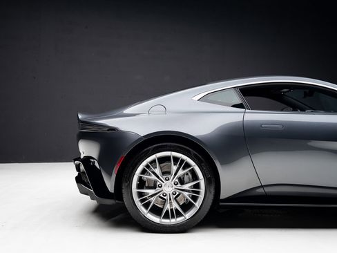 Used 2022 Aston Martin V8 Vantage image 34
