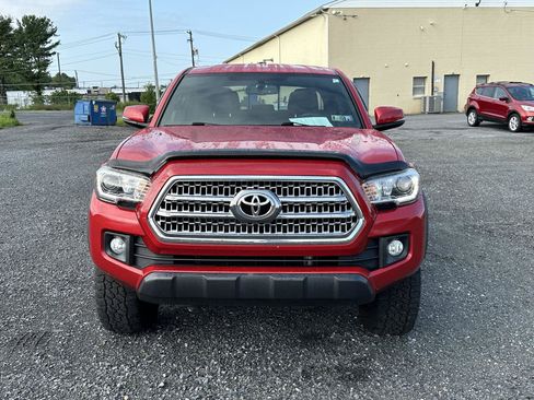 Used 2017 Toyota Tacoma TRD Off-Road w/ Tow Package (A/T) AWD/4WD image 3