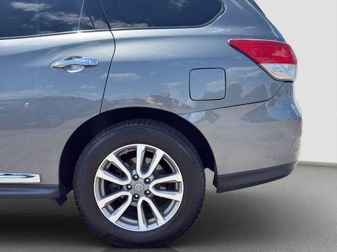 Used 2015 Nissan Pathfinder SL w/ SL Tech Package AWD/4WD image 22