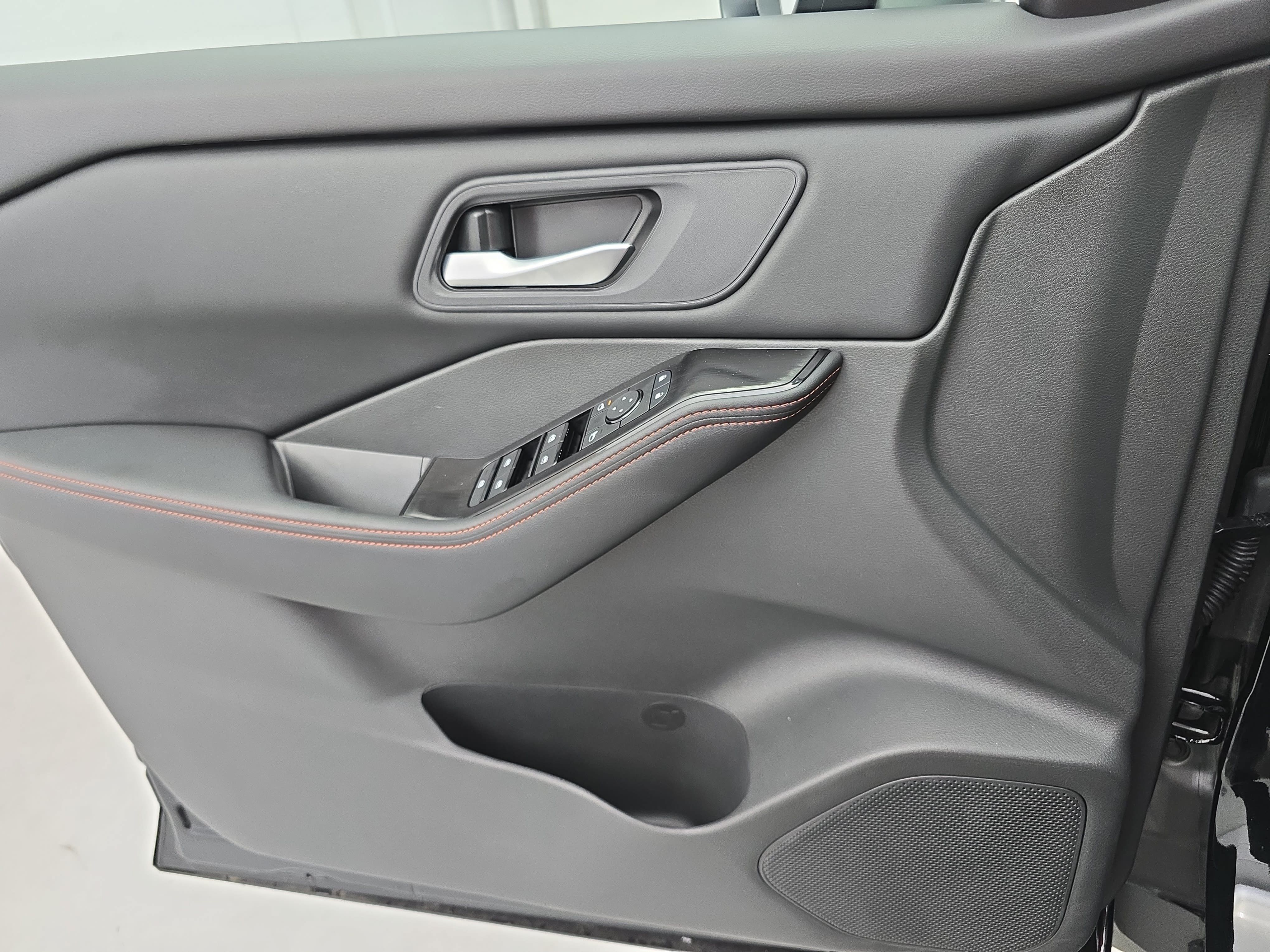 Used 2026 Nissan Rogue SV AWD/4WD image 26