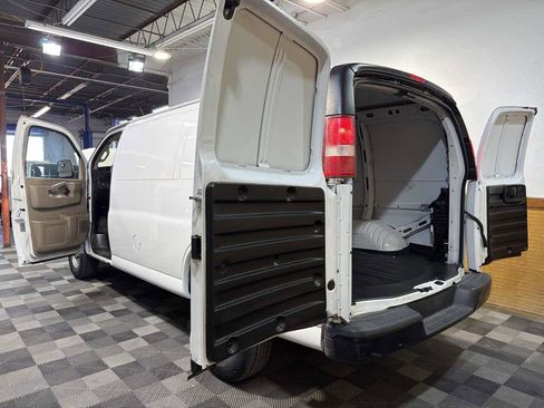 Used 2017 Chevrolet Express 2500 image 14