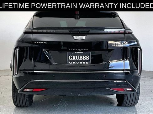 Used 2025 Cadillac Lyriq Luxury w/ LPO, Floor Liner Package AWD/4WD image 5