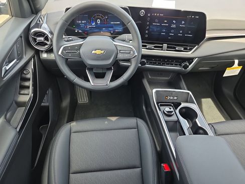 New 2026 Chevrolet Equinox LT w/ Convenience Package II FWD image 12