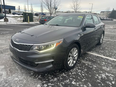Used 2017 Kia Optima EX w/ Premium Package image 7