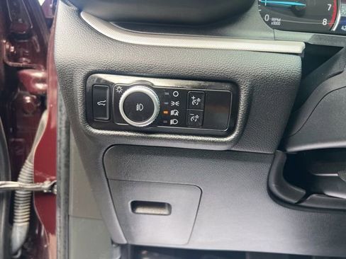 Used 2023 Ford Explorer XLT w/ Equipment Group 202A AWD/4WD image 26