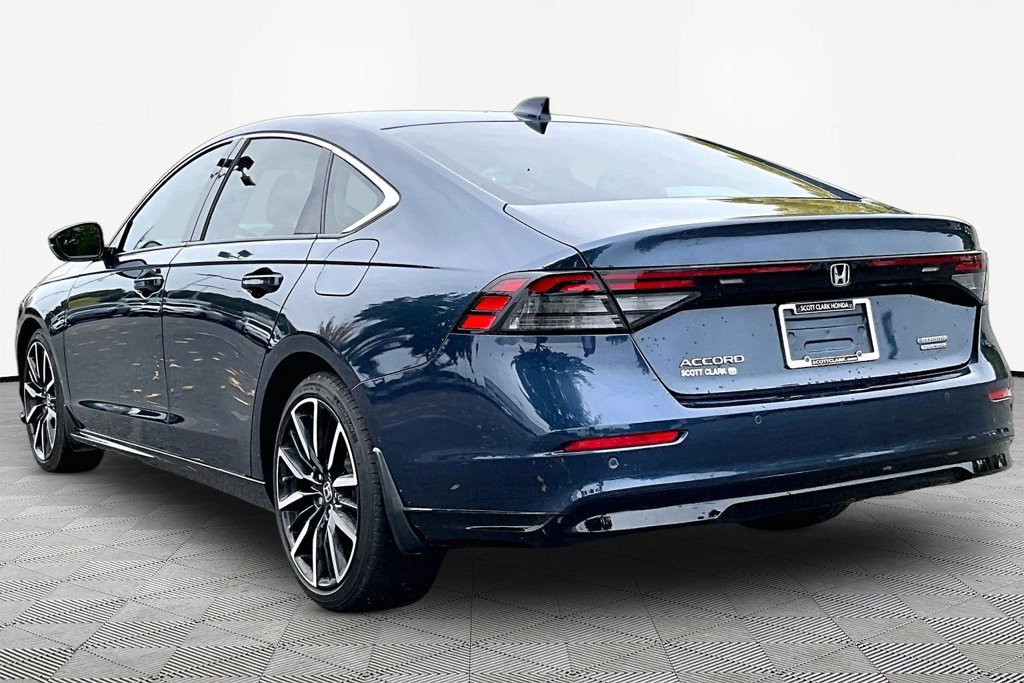 Used 2024 Honda Accord Touring image 5
