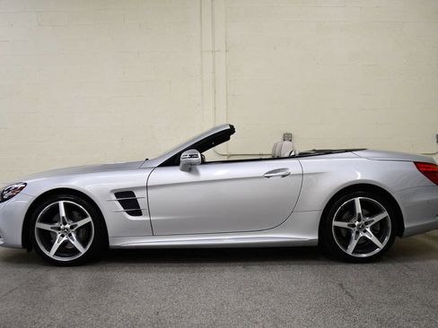 Used 2017 Mercedes-Benz SL 550 image 3