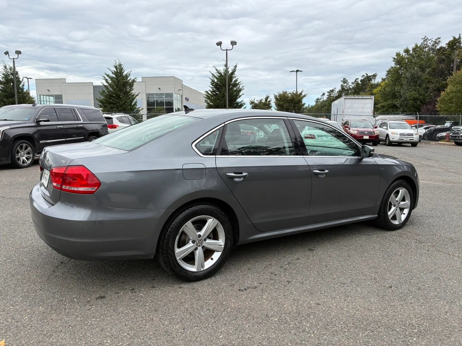 Used 2015 Volkswagen Passat 1.8T Limited Edition FWD image 8