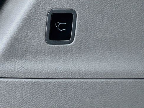 Used 2024 Chrysler Pacifica Touring-L FWD image 15