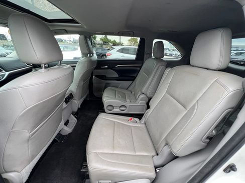 Used 2015 Toyota Highlander Limited AWD/4WD image 23
