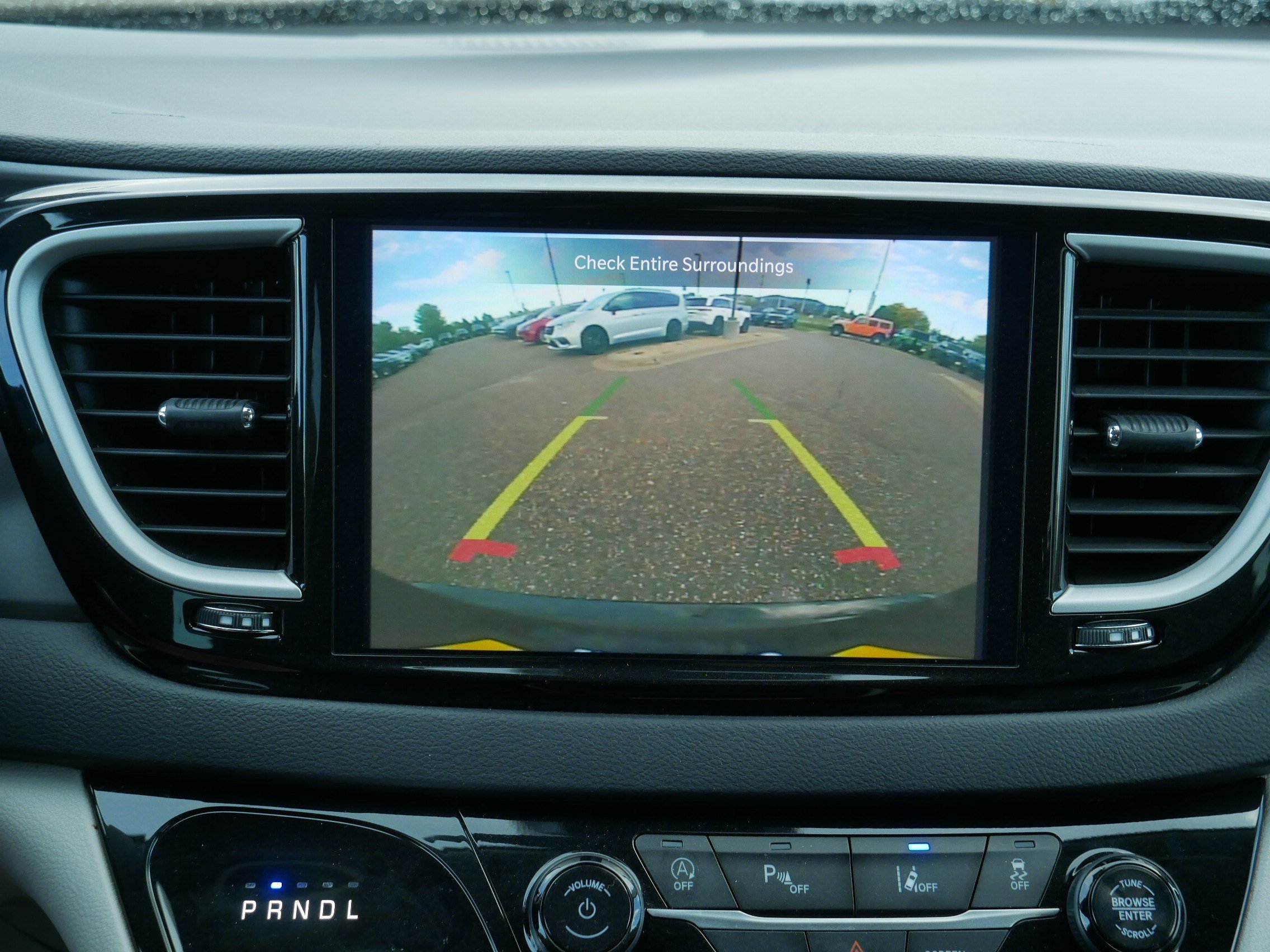 Used 2024 Chrysler Pacifica Touring-L FWD image 27