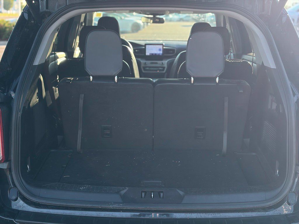 Used 2023 Ford Explorer XLT w/ Equipment Group 202A AWD/4WD image 9
