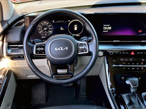 Used 2022 Kia Carnival SX Prestige image 6