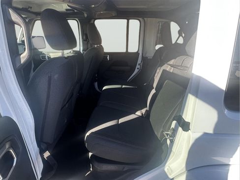 Used 2024 Jeep Wrangler Sahara image 34