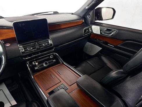 Used 2019 Lincoln Navigator Reserve AWD/4WD image 23