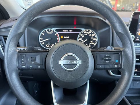 Used 2023 Nissan Rogue SV FWD image 27