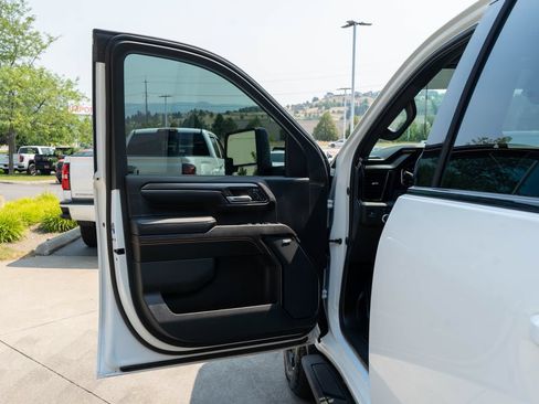 Used 2024 GMC Sierra 2500 AT4 w/ AT4 Premium Plus Package AWD/4WD image 18