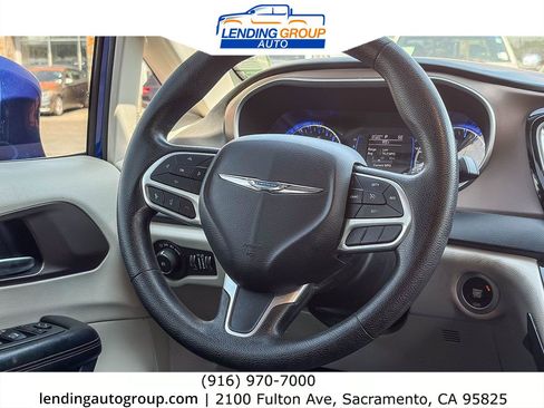 Used 2019 Chrysler Pacifica Touring Plus FWD image 14