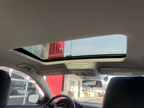 Used 2017 Volkswagen Jetta SE image 21