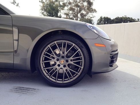 Certified 2023 Porsche Panamera Platinum Edition image 11