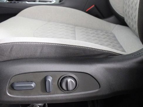 Used 2022 Chevrolet Equinox LS w/ LS Convenience Package image 19