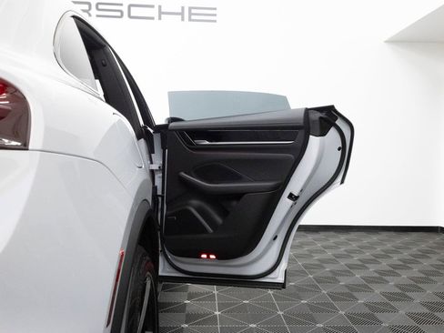New 2026 Porsche Macan 4 Electric AWD/4WD image 29