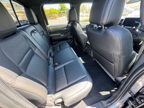 Used 2022 Nissan Frontier PRO-4X w/ Pro-4X Premium Package image 15